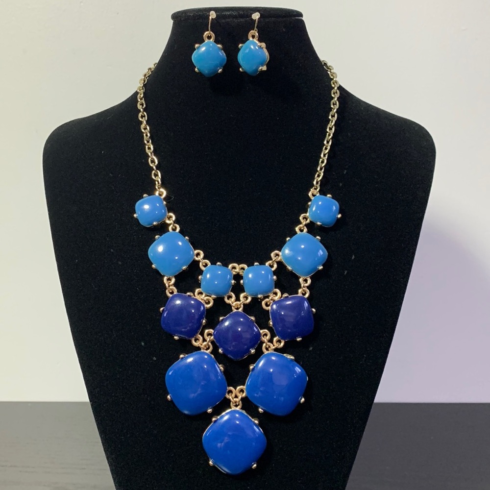 CHARMING CHARLIE two toned blue set